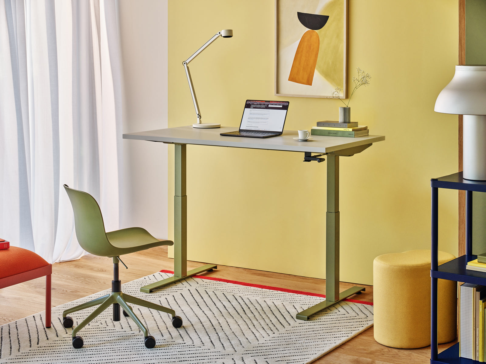 Manuelle Höhenverstellung des Ogi-Schreibtisches