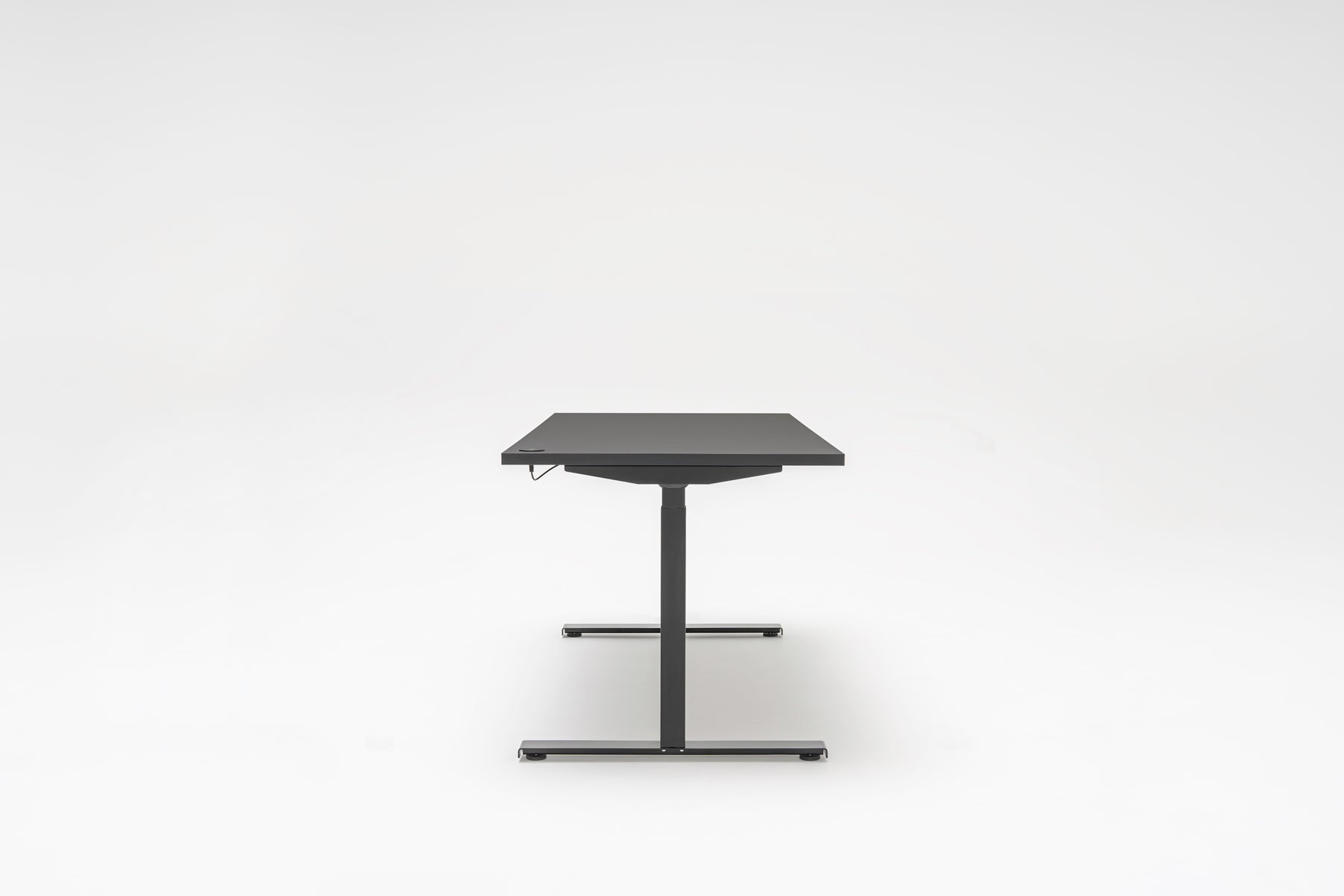 Ogi bench desk with electric height adjustment, twin-motor frame