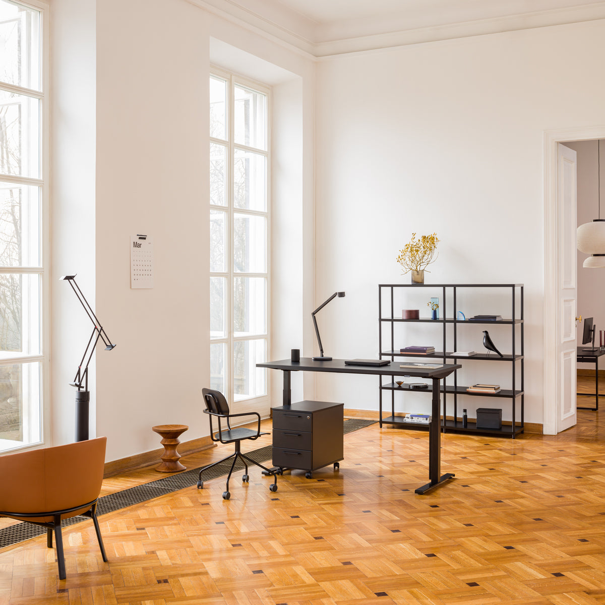 Ogi bench desk with electric height adjustment, twin-motor frame