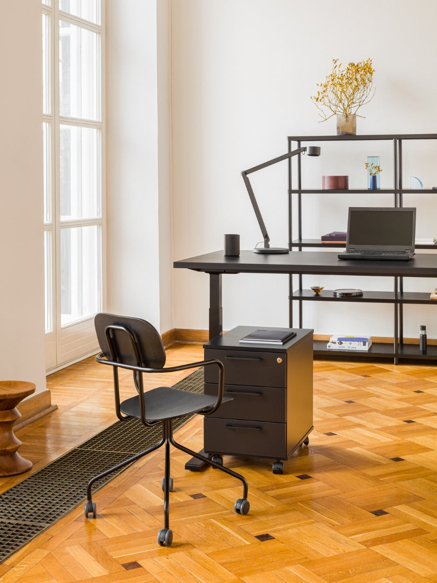 Ogi bench desk with electric height adjustment, twin-motor frame