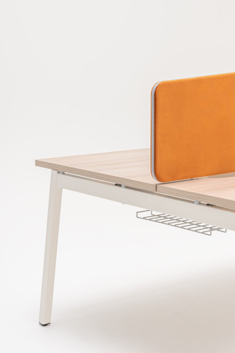 Doppelwände für verschiebbare Schreibtische