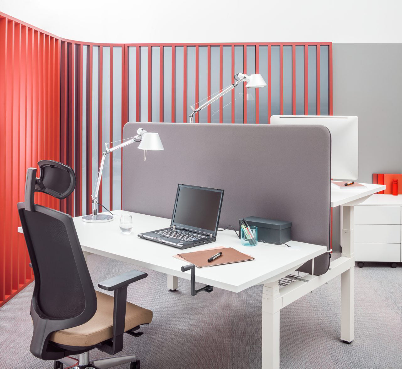 Ogi Schreibtisch – manuelle Höhenverstellung