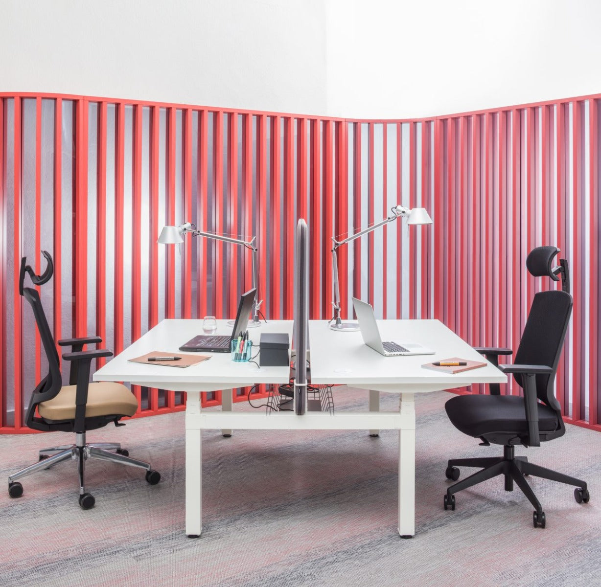 Ogi bench desk with electric height adjustment, twin-motor frame