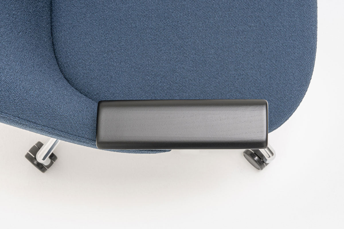 Paralel armchair polished aluminium base