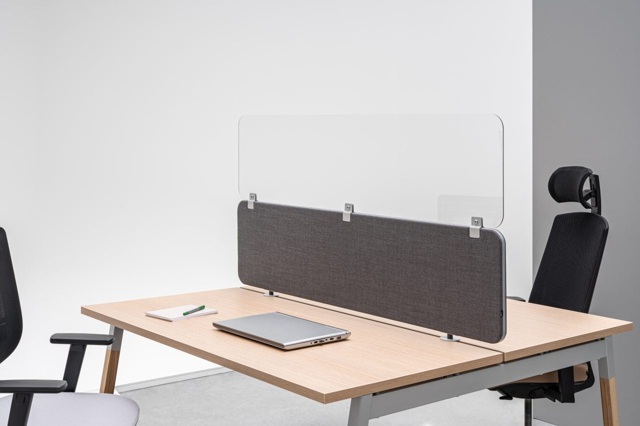 Doppelte Schreibtischabtrennungen