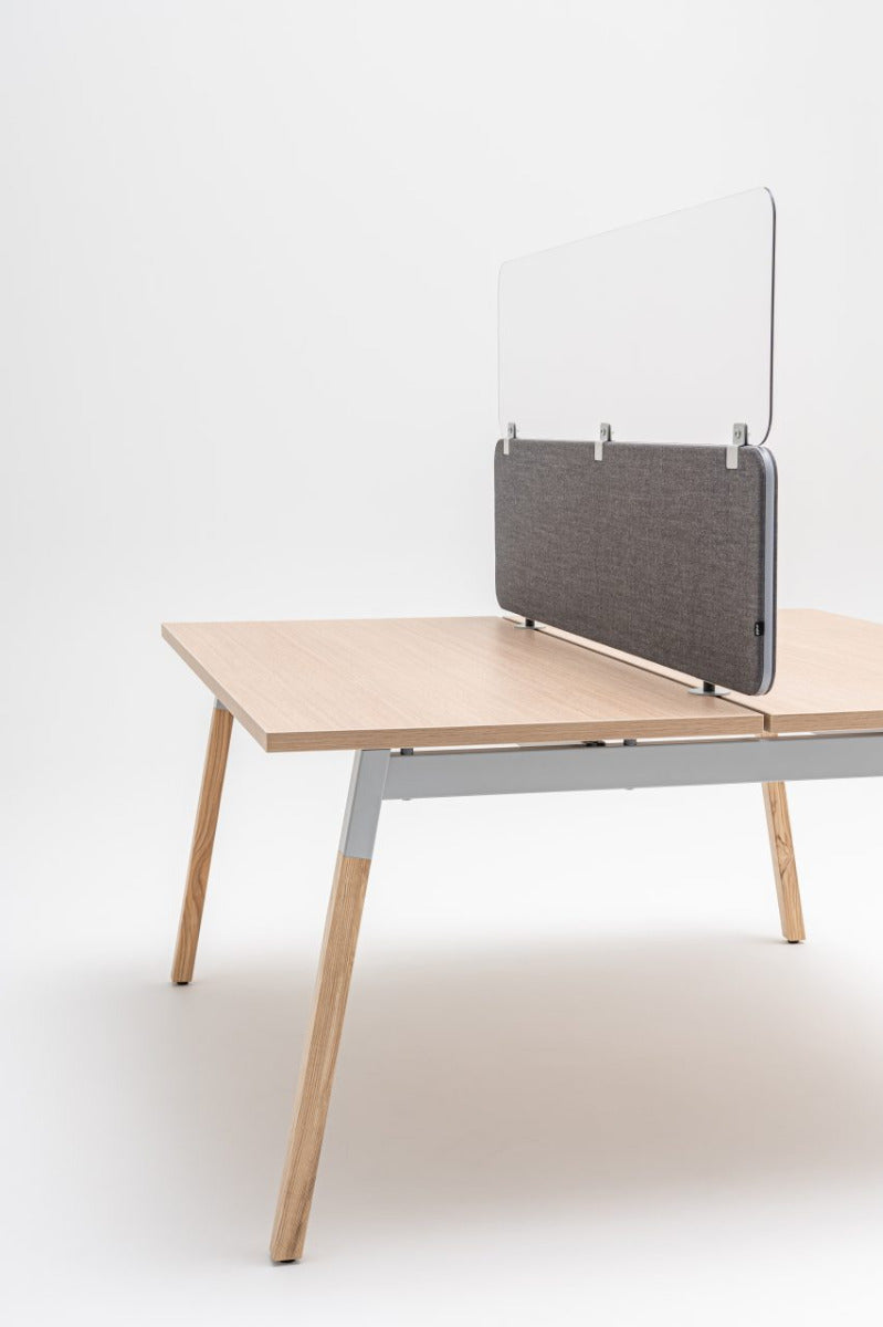 Doppelte Schreibtischabtrennungen