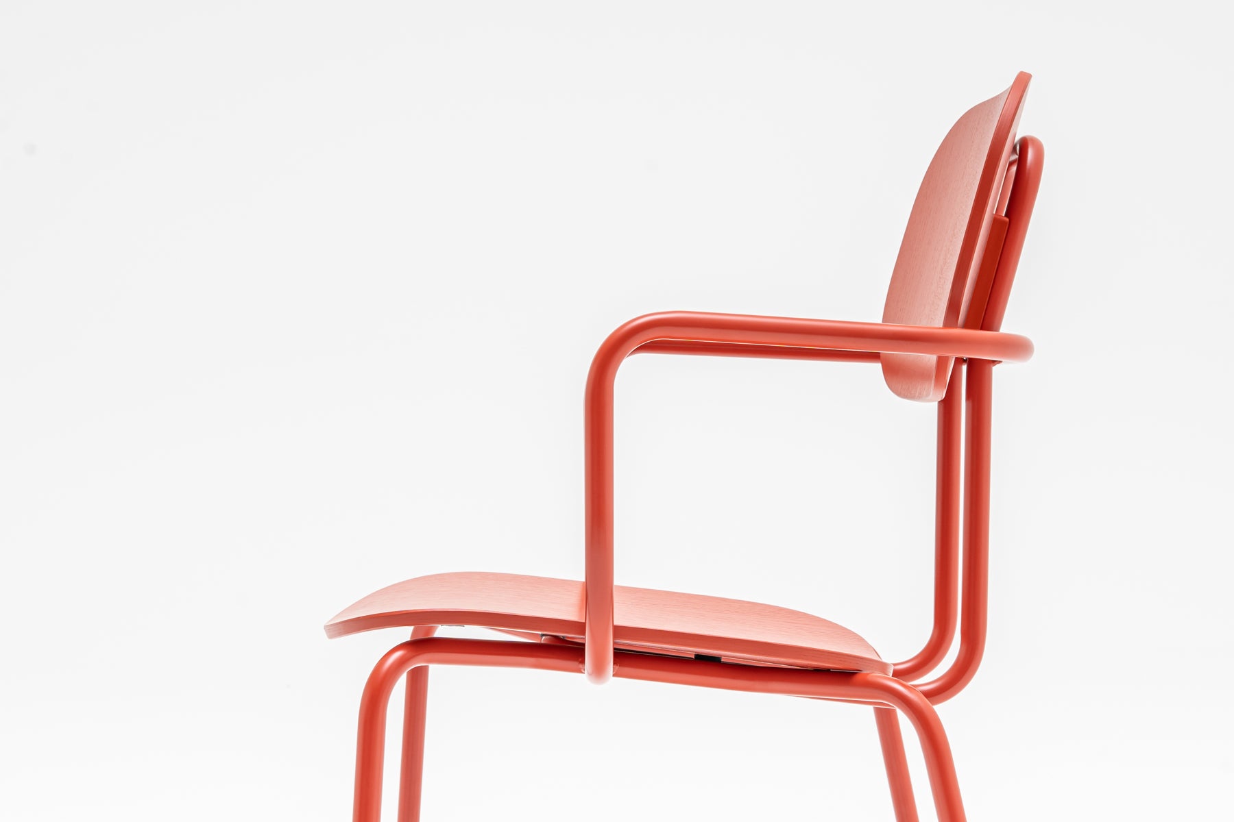 Neuer Stuhl aus Sperrholz mit 4-beinigem Gestell