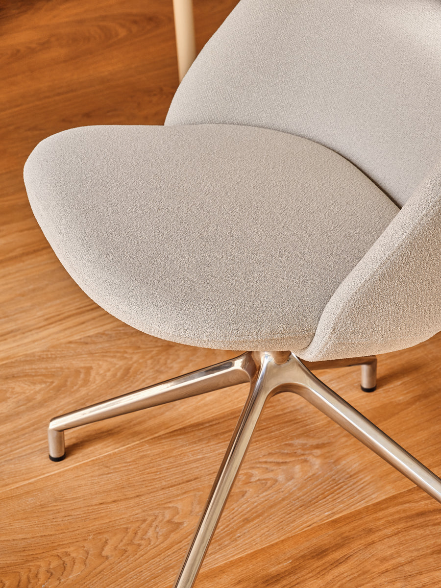 Paralel armchair polished aluminium base