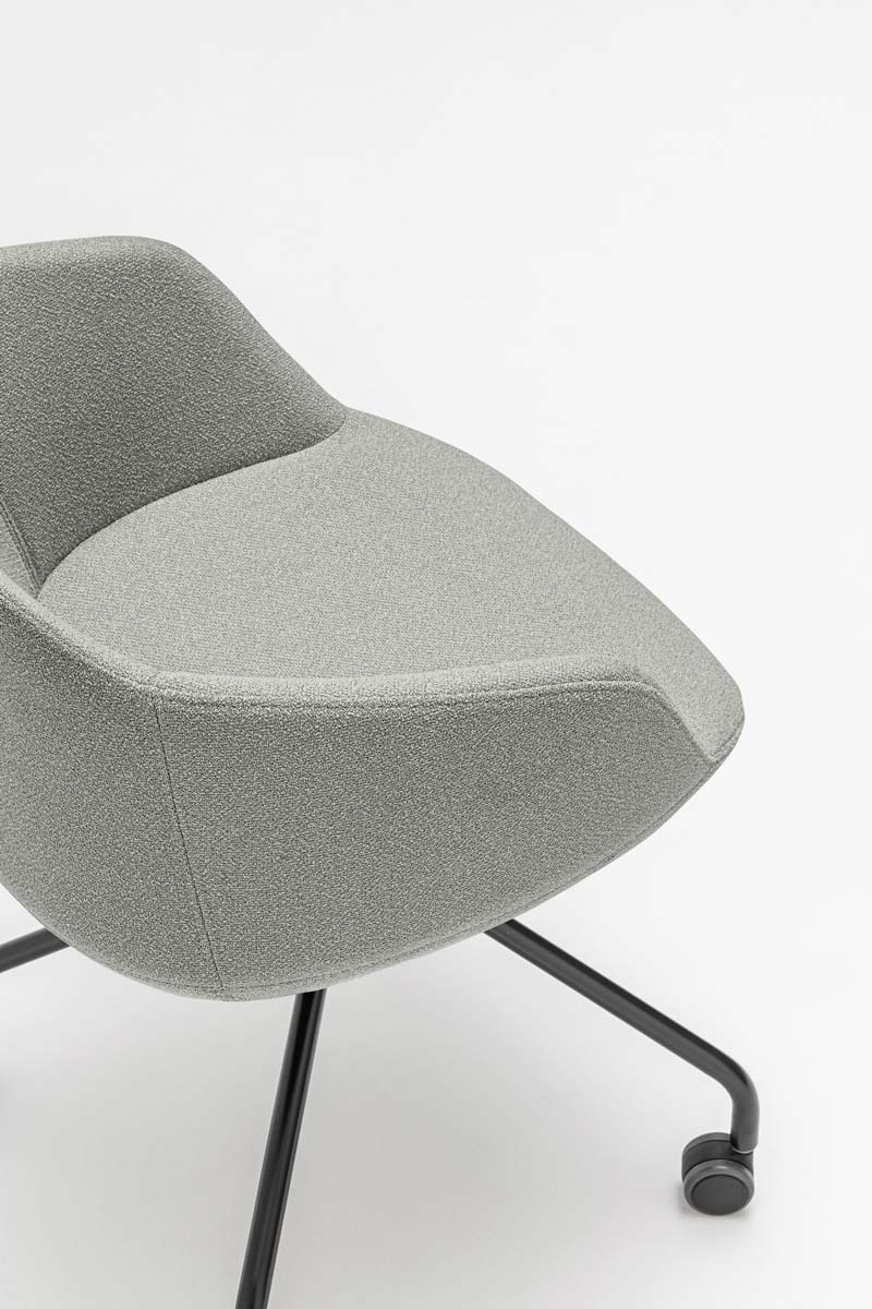 Ultra chair 4-star base with castors