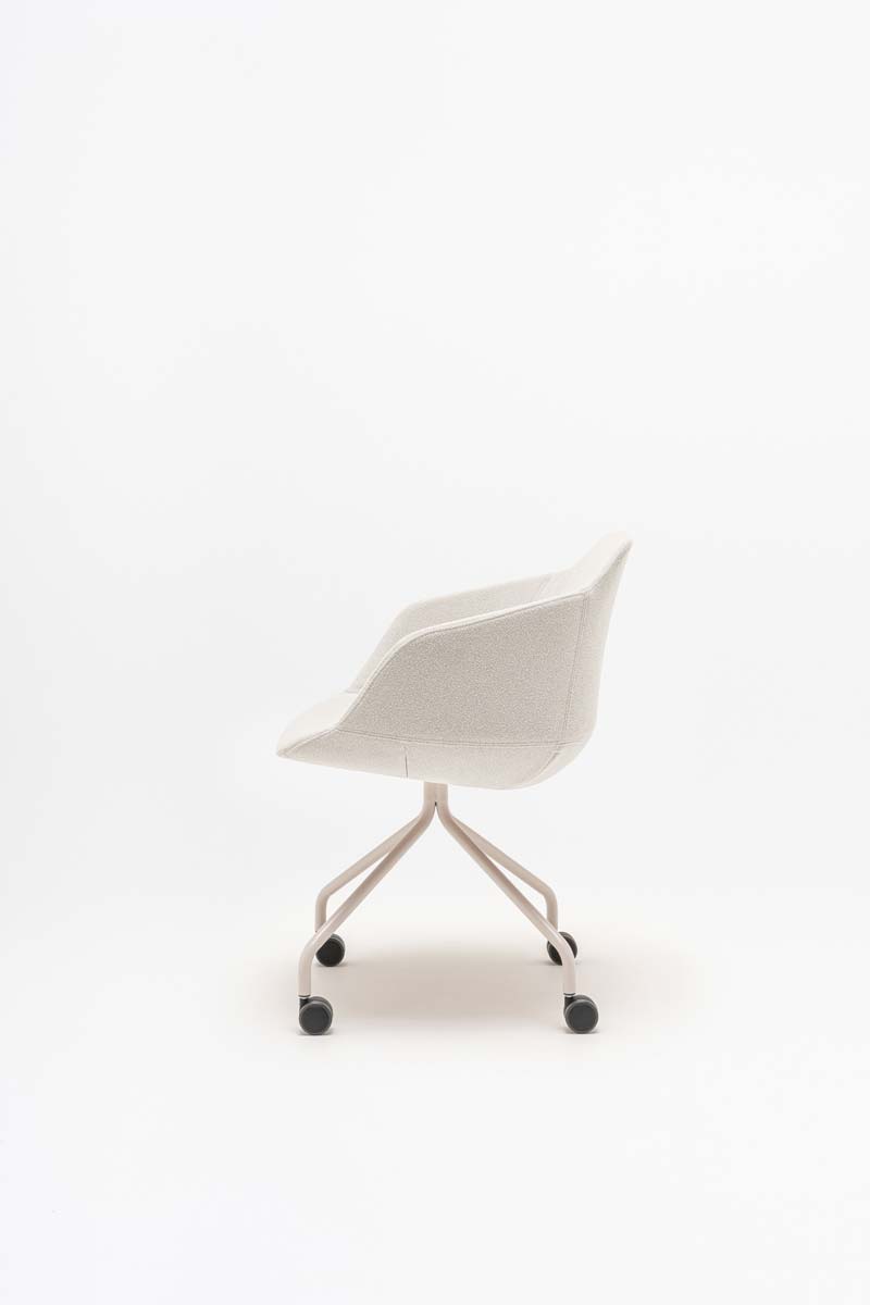 Ultra chair 4-star base with castors