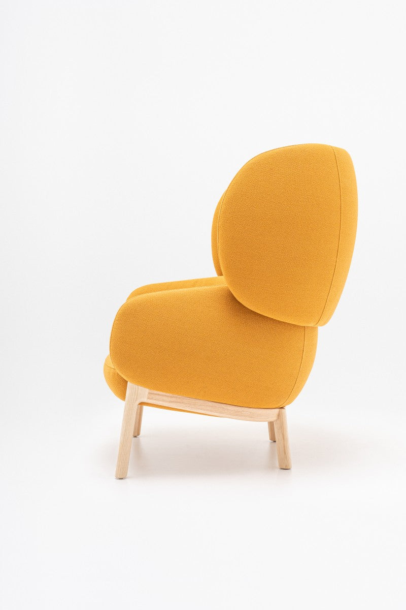 Großer Sessel mit Kopfstütze und Holzgestell