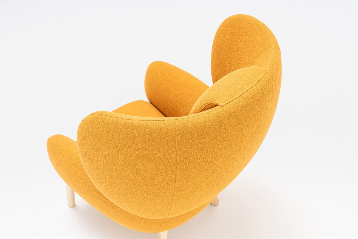 Großer Sessel mit Kopfstütze und Holzgestell