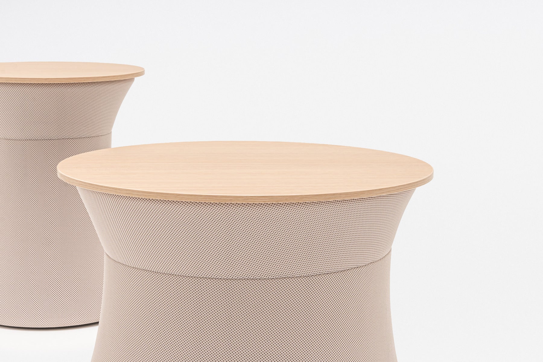 Couchtisch aus Netzgewebe