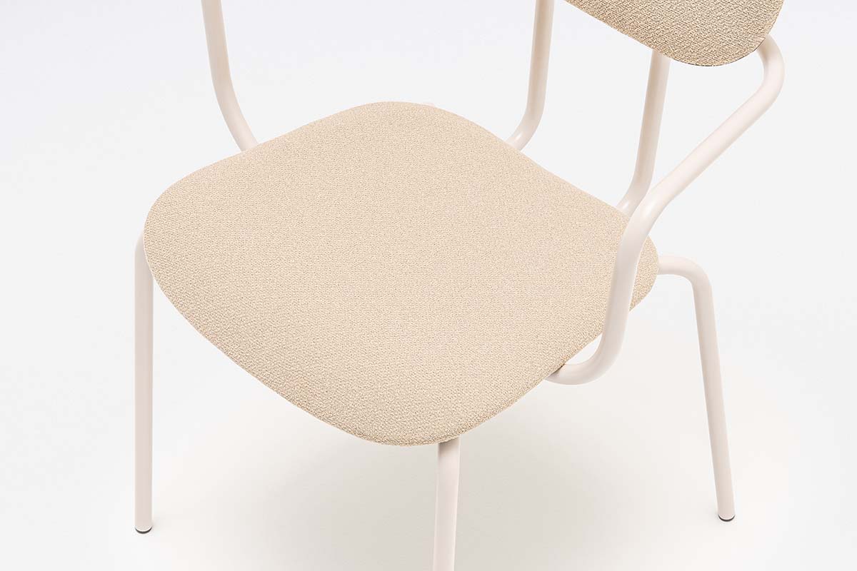 Neuer Polsterstuhl mit Kopfstütze und 4-Bein-Fuß