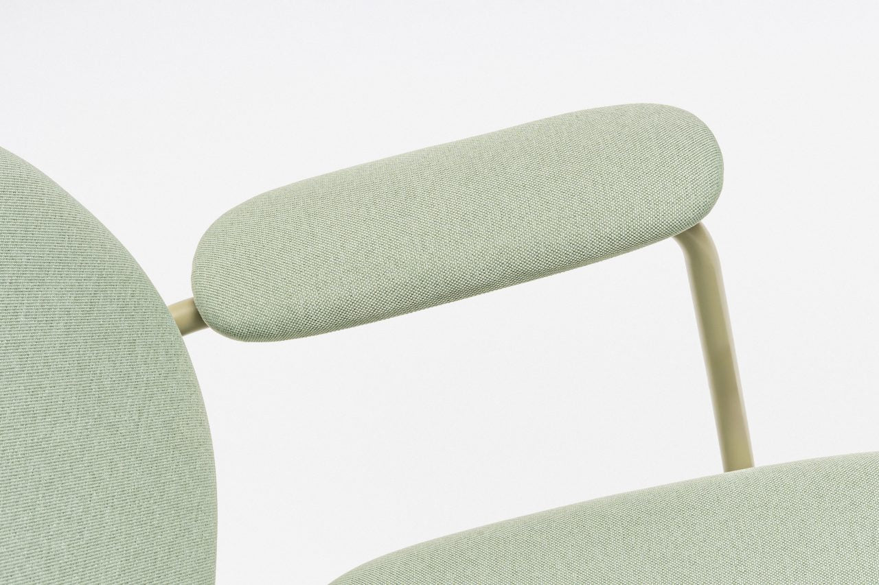 Neuer Polstersessel mit Kopfstütze