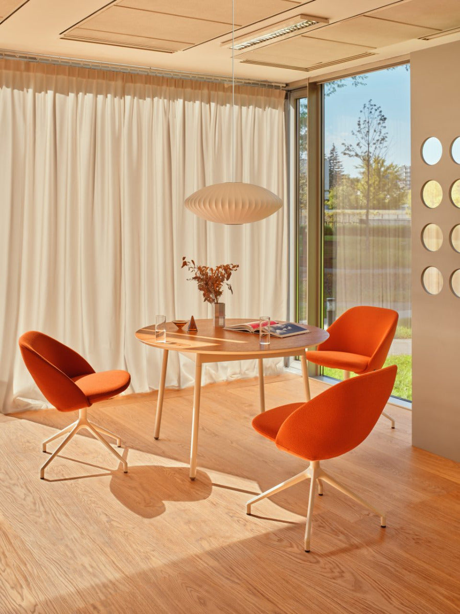 Paralleler Konferenzsessel mit Drehfuß