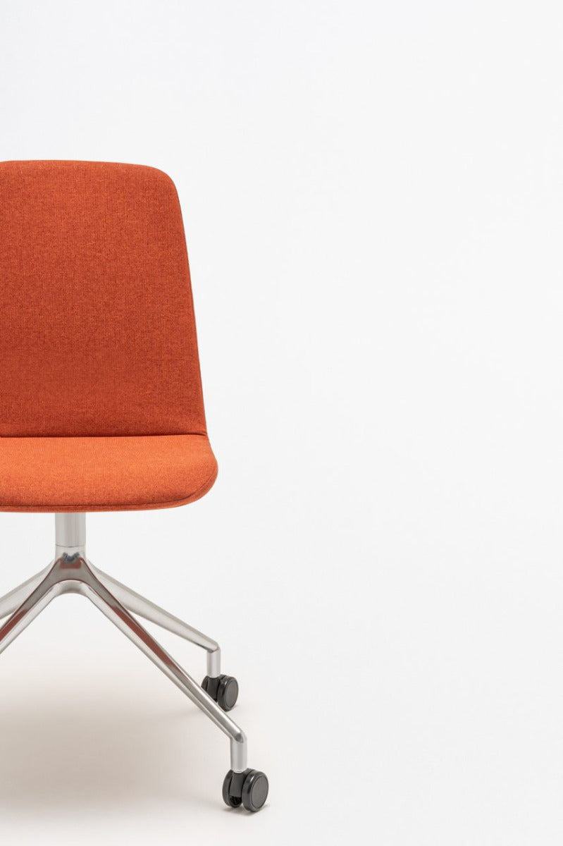 Ulti-Stuhlfuß aus poliertem Aluminium