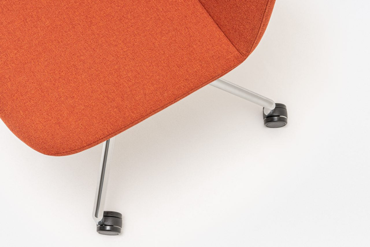 Ulti-Stuhlfuß aus poliertem Aluminium