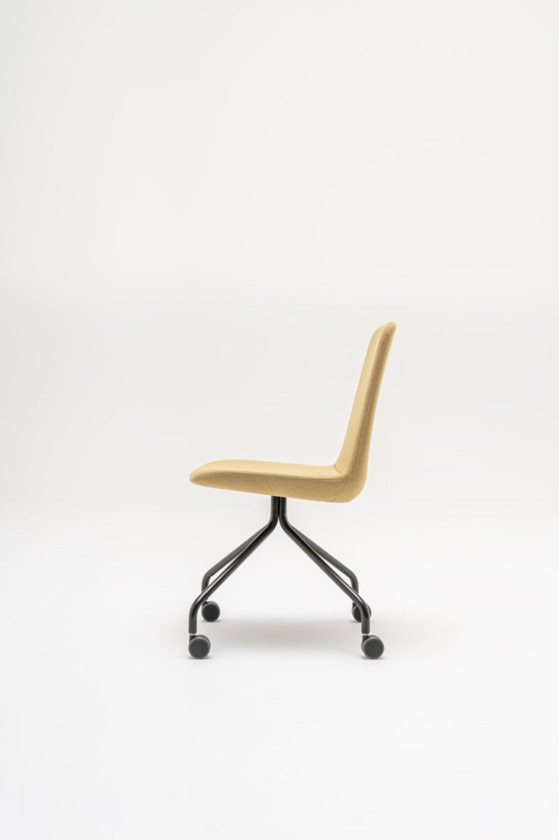 Ulti-Stuhl mit 4-Stern-Fußkreuz und Rollen