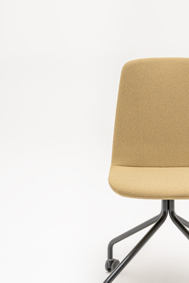 Ulti-Stuhl mit 4-Stern-Fußkreuz und Rollen