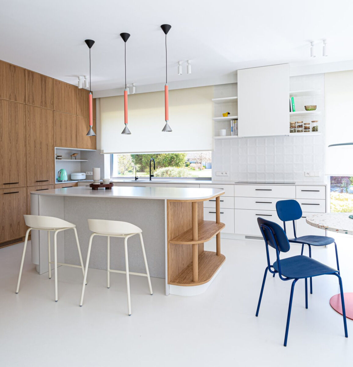 Neuer Stuhl aus Sperrholz mit 4-beinigem Gestell