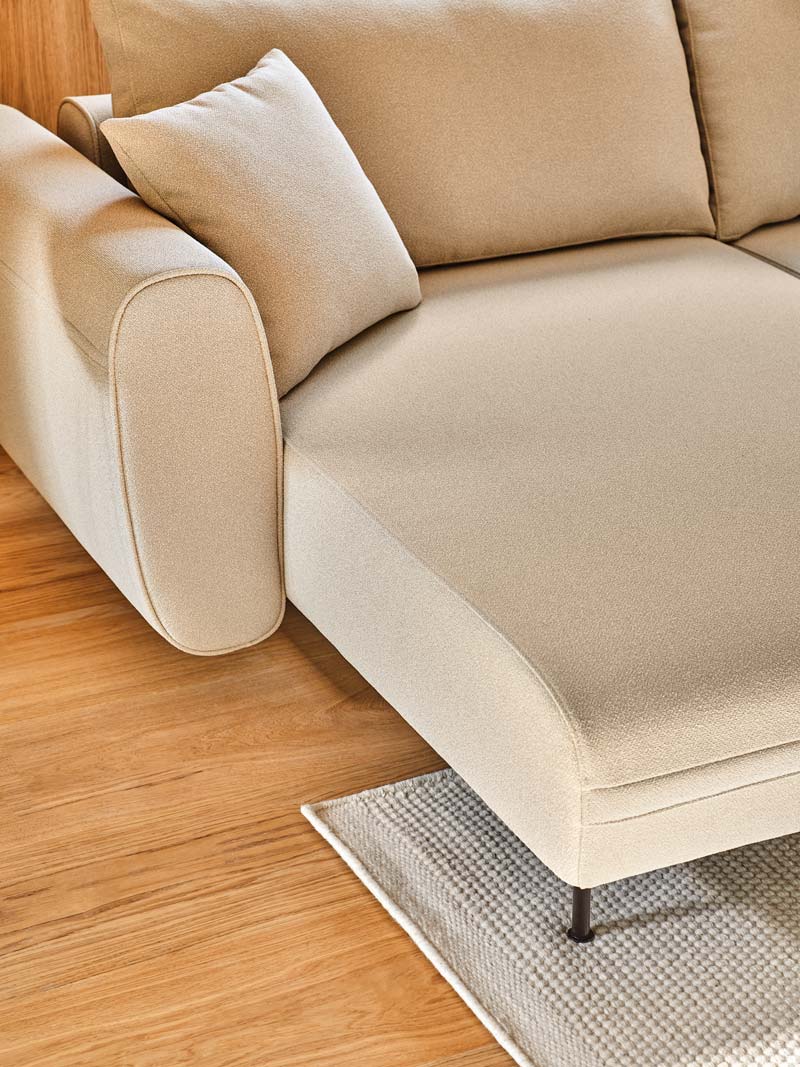 Lotus modular seating system