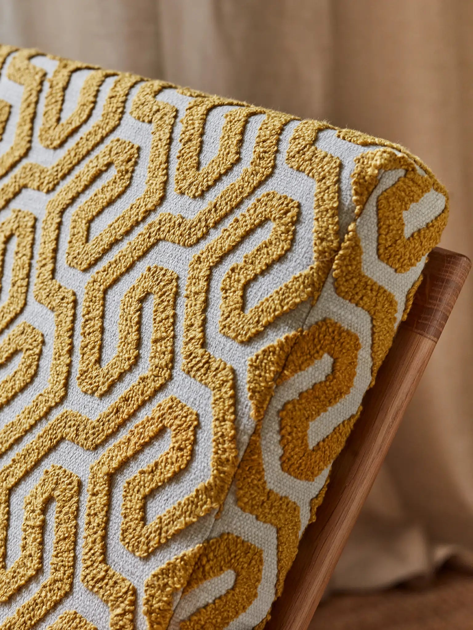 Stefan Lounge-Sessel in Kaffee-Senf