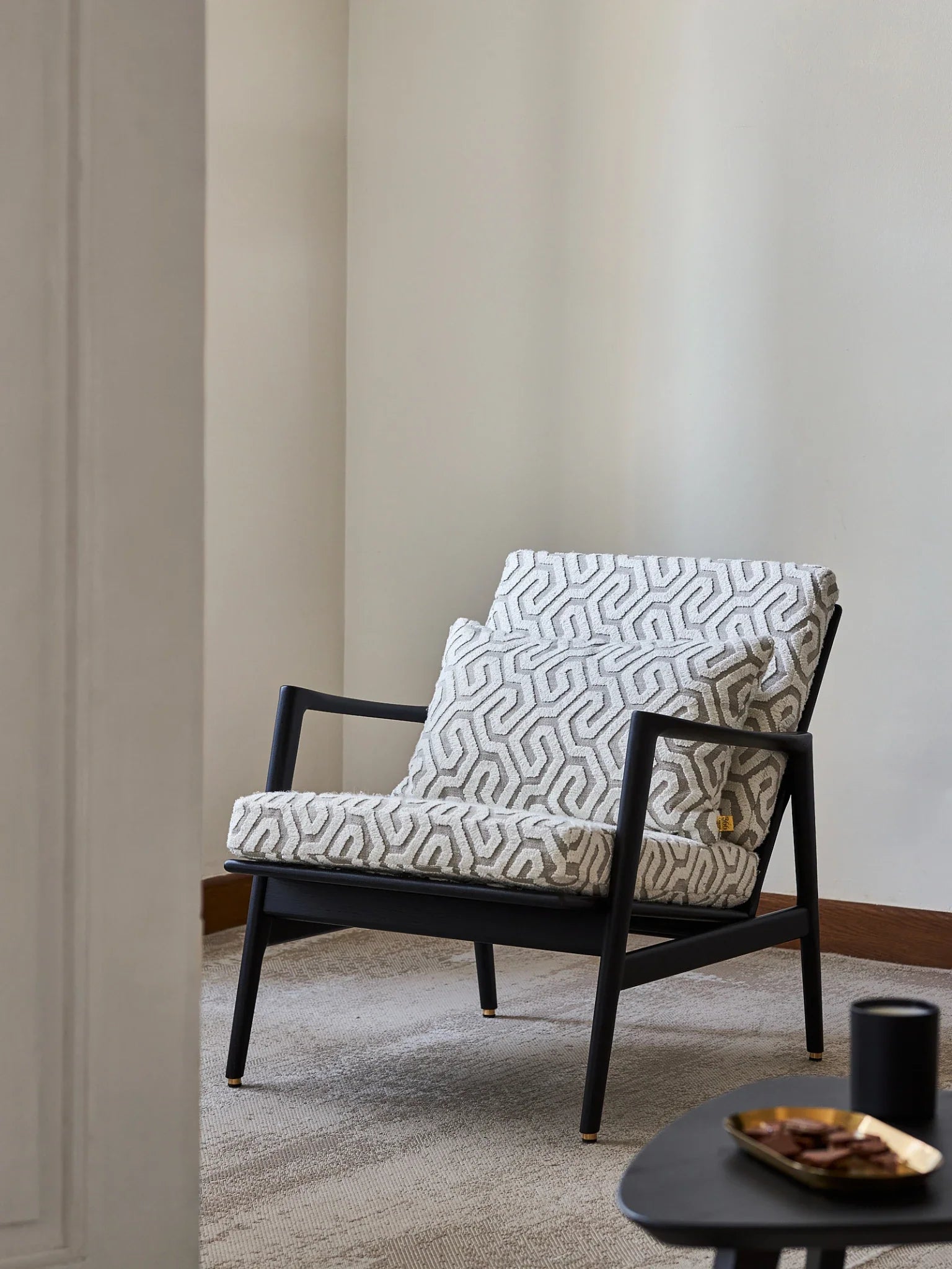 Stefan Lounge Chair in Coffee Snow