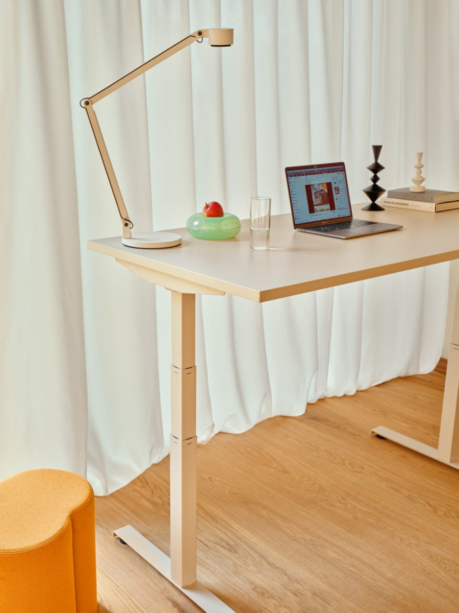 Ogi bench desk with electric height adjustment, twin-motor frame