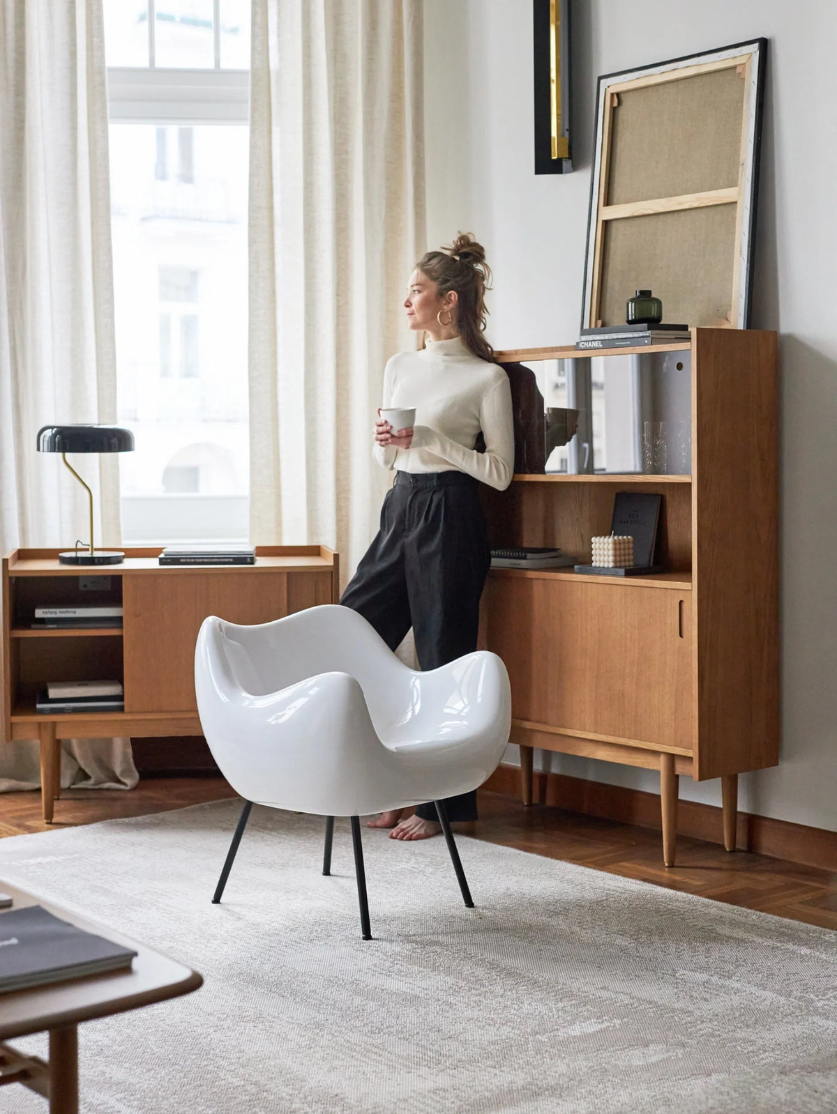 RM58 Klassischer Sessel in Weiß Hochglanz – Studio Pollina