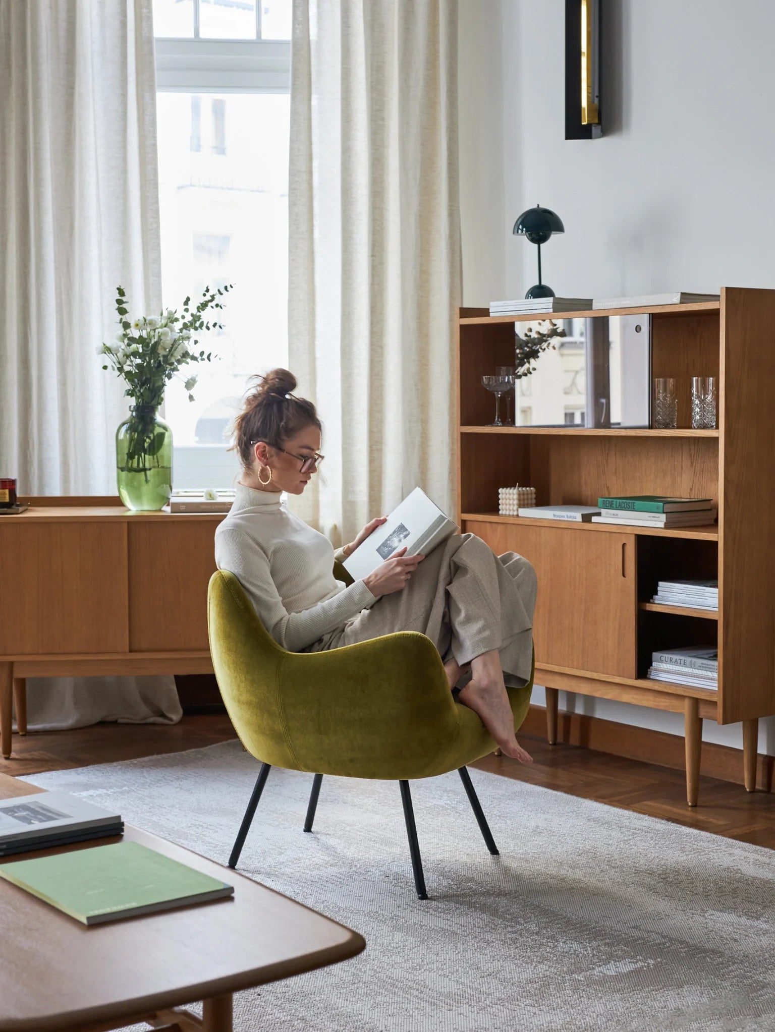 RM58 Weicher Sessel in Samtoliv