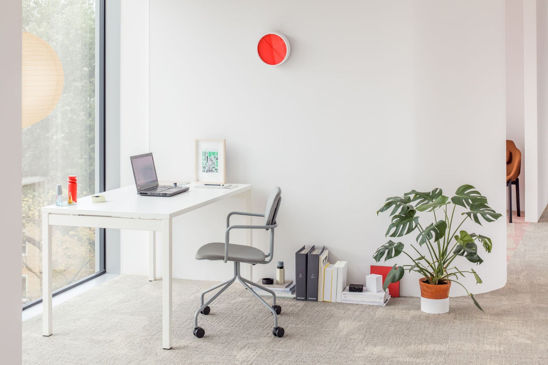 Manuelle Höhenverstellung des Ogi-Schreibtisches