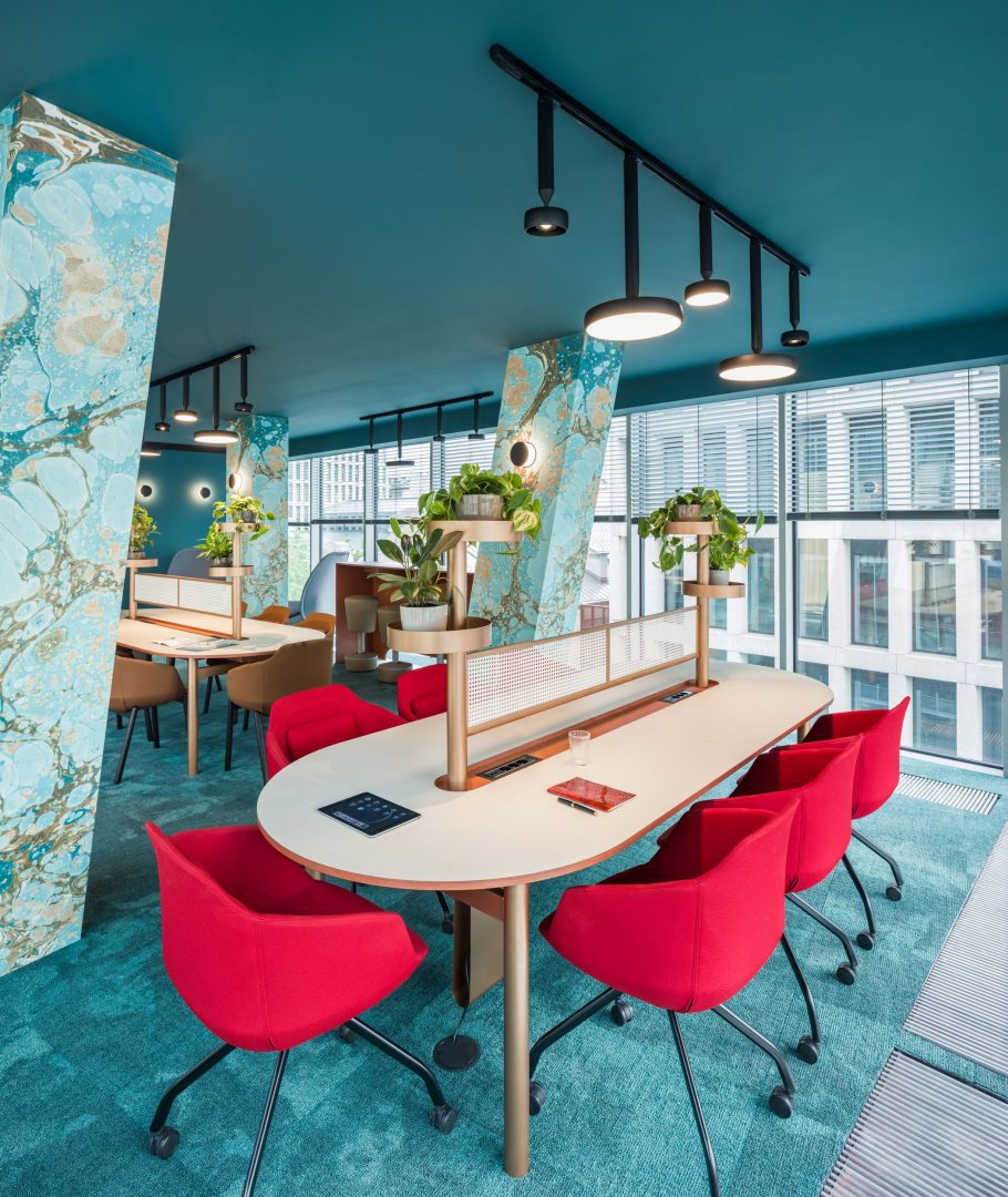 Ultra chair 4-star base with castors