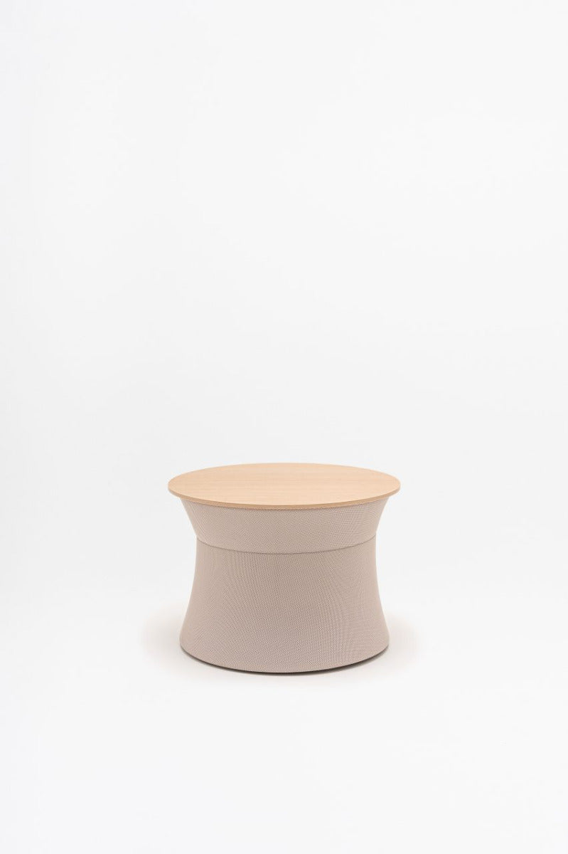 Couchtisch aus Netzgewebe